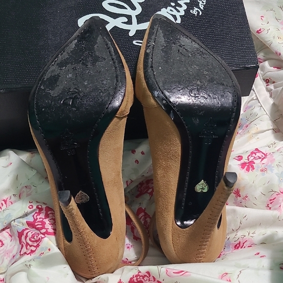 Alice + Olivia Tan Stiletto Heels Classic Pumps - Picture 8 of 8
